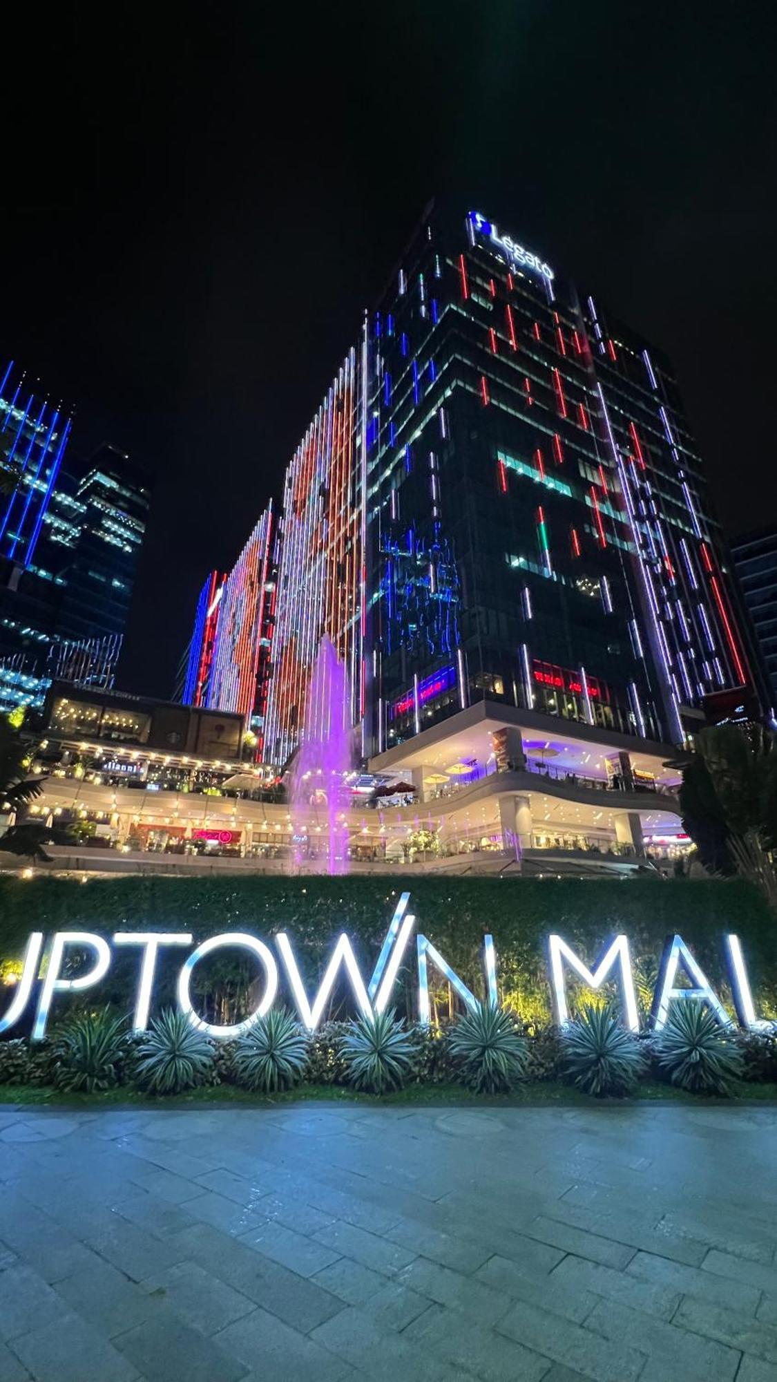 La Palazzo - Across Uptown Mall & Grand Hyatt Bgc Taguig Exterior photo